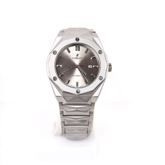 Luxury That Defines You – Hublot Diamond Cut Date